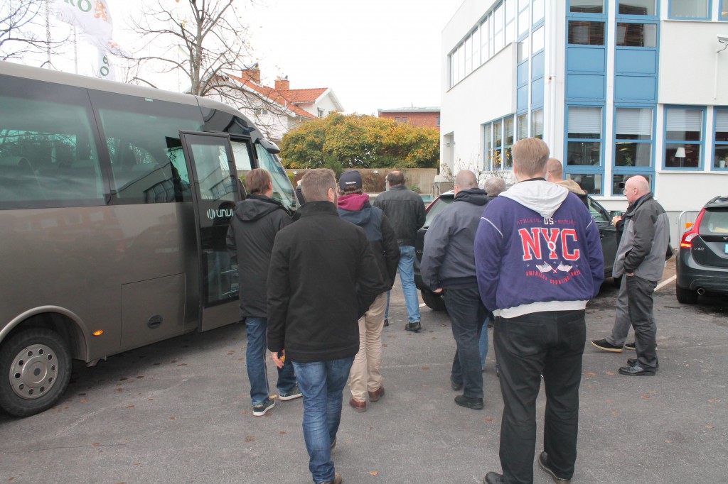 LHBF-bussen anländer till Åbro i Vimmerby.